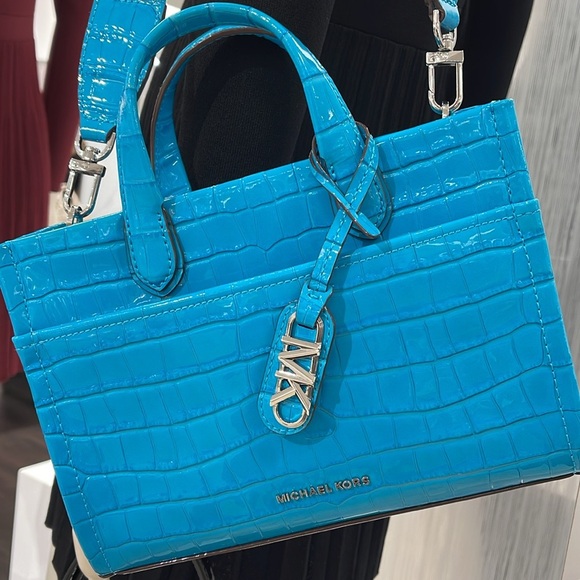 Michael Kors Gigi Small Crocodile Embossed
Leather Messenger Bag
SANTORINI BLUE - Picture 16 of 16